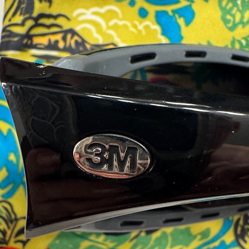 Maui Jim Polarized 3M Black Sunglasses with Floral Case - Picture 5 of 7
